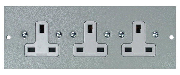 Tass ST0405 Triple Unswitched Sockets Plate