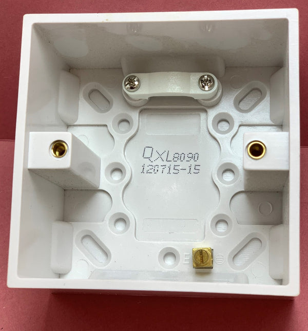 Quadrant XL 47Mm Deep Single Pattress With 1 Cable Clamp Position And Brass Earth Terminal - QXL809