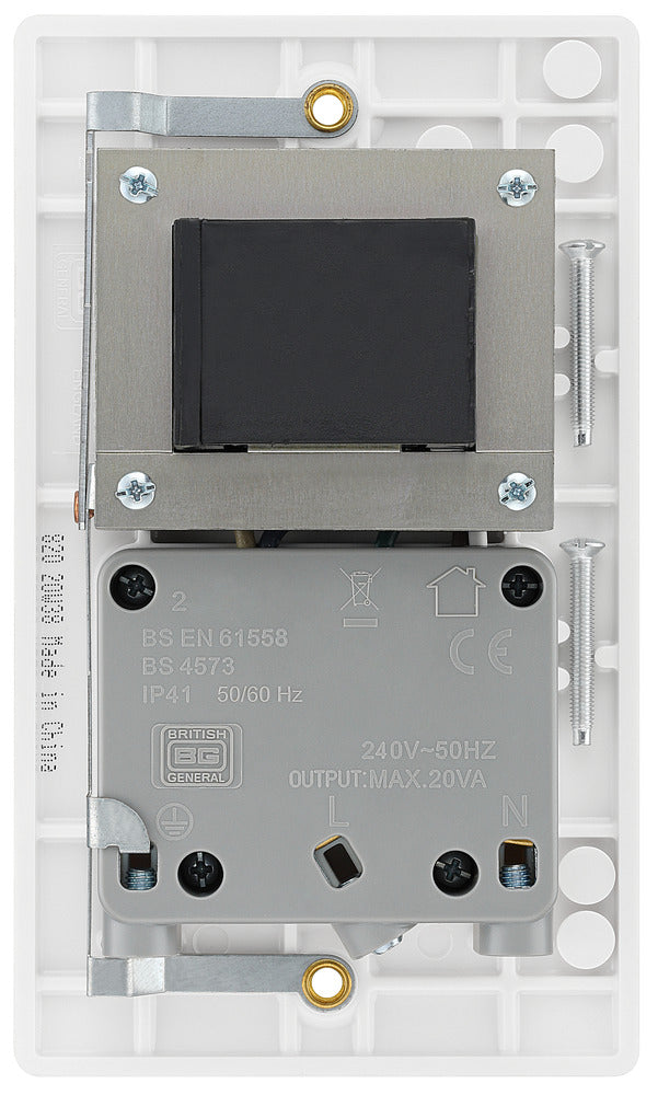 BG 820 White Nexus Moulded Dual Voltage Shaver Socket
