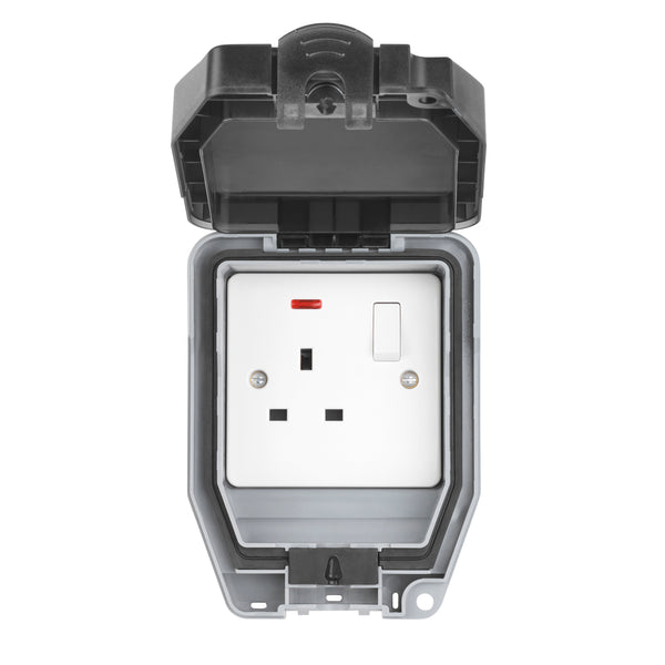 Saxby WP412 13A 1G DP Switched Socket