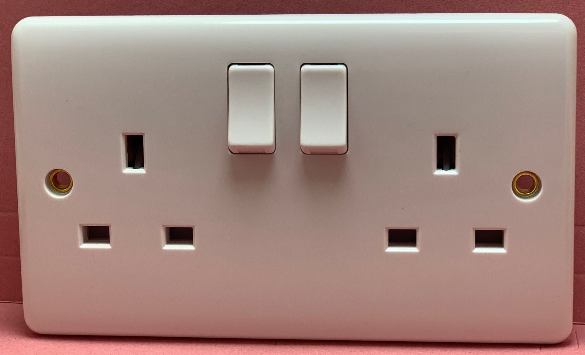 Quidd Socket Quadrant Curveline 13A Twin Switched Socket SP - QC406