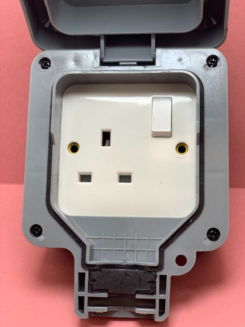 Quadrant Weatherproof 1 Gang DP Switched Socket IP65 Rating - QD-IP65SS1